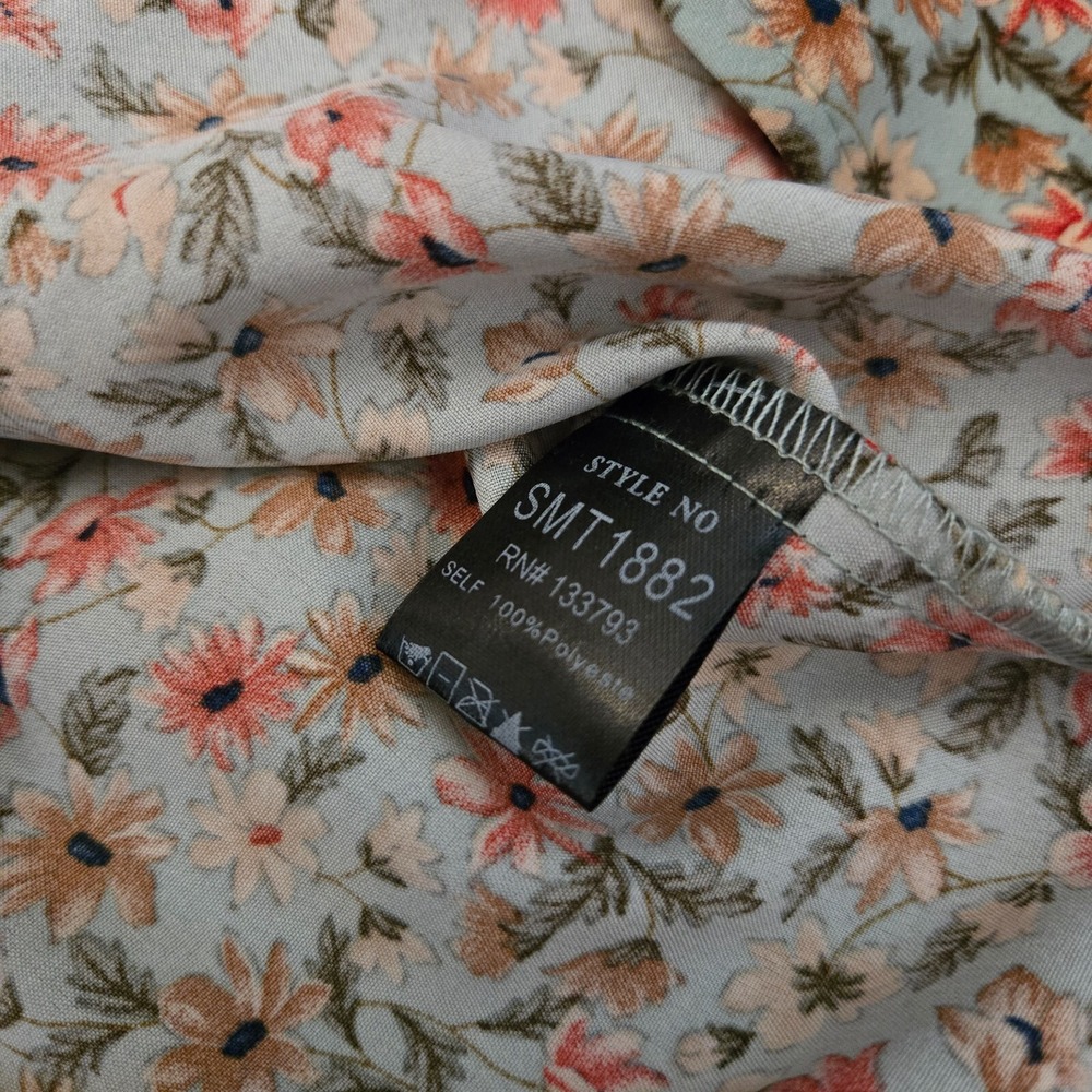 POL Dusty Floral Button down Relaxed Top Size SMALL NEW - Picture 5 of 5